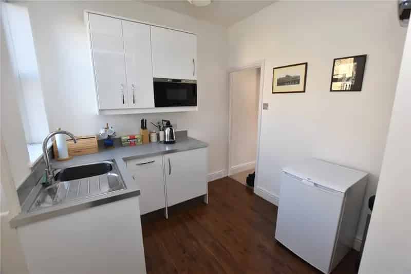 Charming End Terrace House in Guiseley Near Train Station