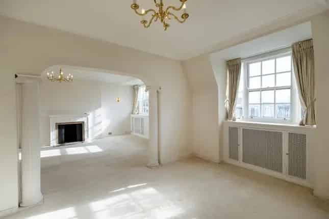 Flat for sale in Avenue Road, St John's Wood, London NW8