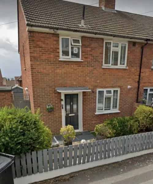 2 Bed Semi-Detached House Near Train Station