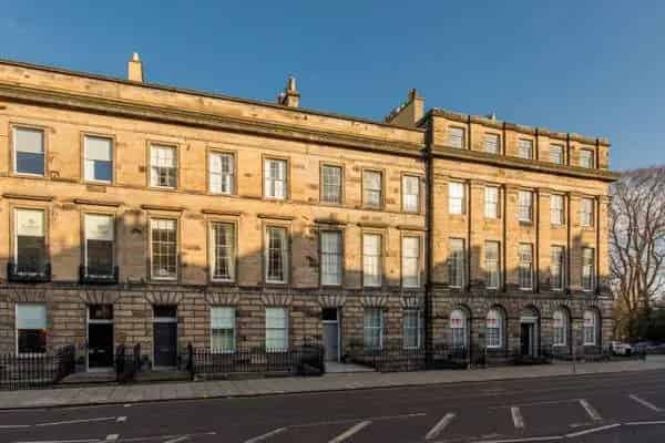 2-Bedroom Apartment in Edinburgh's New Town