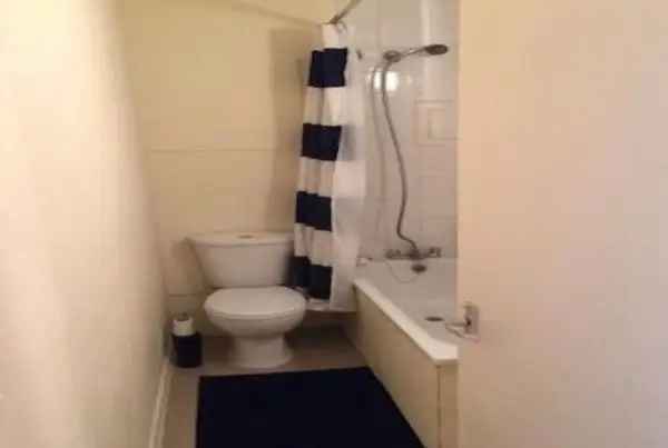 Flat For Rent in Borough of Spelthorne, England