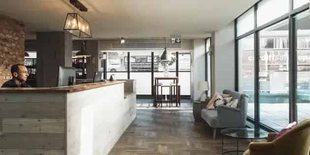 72 m² 1 Room Flat Cardiff - En Suite & 3 4 Double Bed