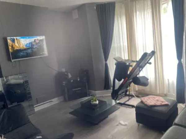 4/5 Bed Semi Detached House with Garden and Parking