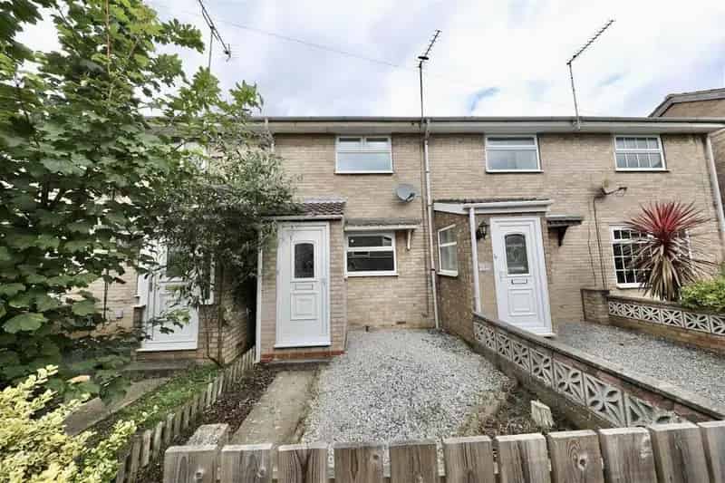 2 Bedroom Terraced House For Sale Near Amenities