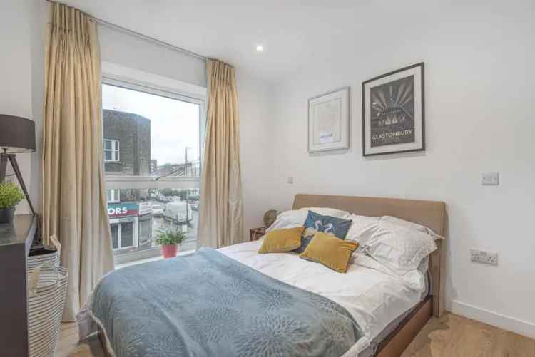 Flat For Sale in London, England