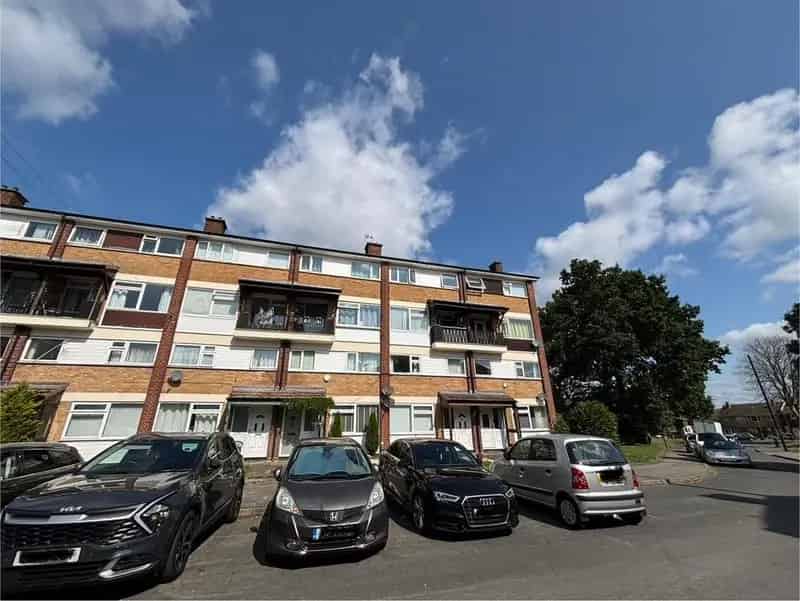 3 Bedroom Duplex Apartment to Rent - Available Mid-July