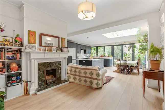 5 Bedroom Semi-Detached House Lavington Road London W13