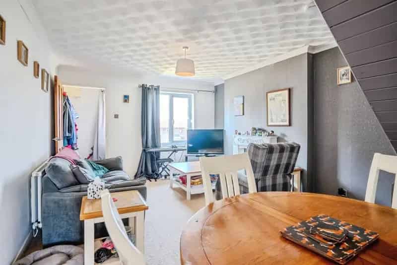 2 bedroom terraced house