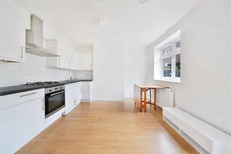 4 Bedroom Maisonette House to Rent Bethnal Green