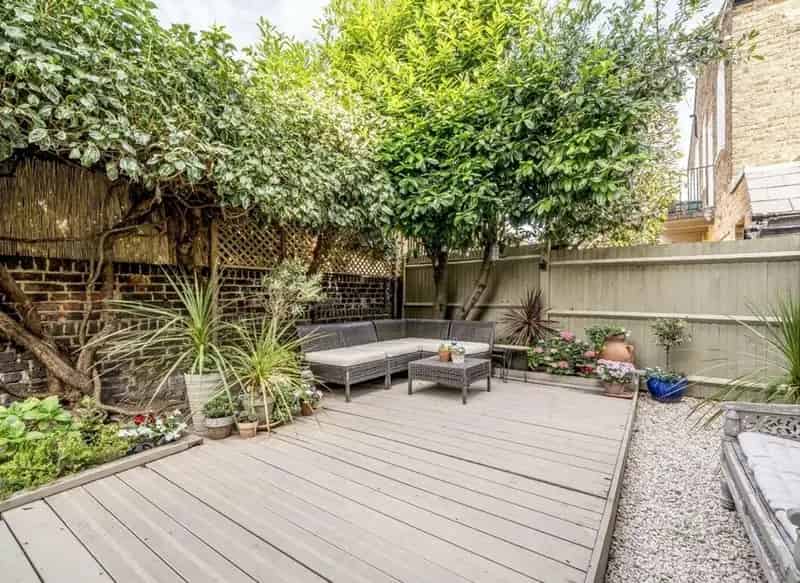 Refurbished 2 Bed Maisonette 780 sq ft West Facing Garden Near Tube