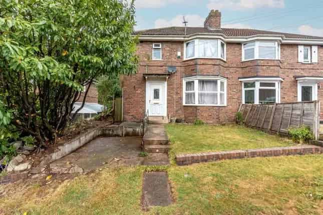Semi-Detached House for Sale in Avonleaze Bristol