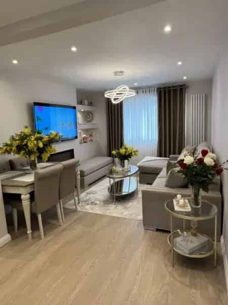 Two Double Bedroom Flat near Victoria Park Newly Refurbished