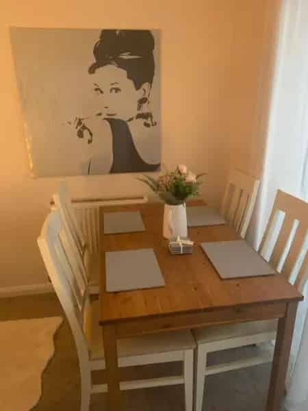 2 Bedroom House Near Tesco and Train Station