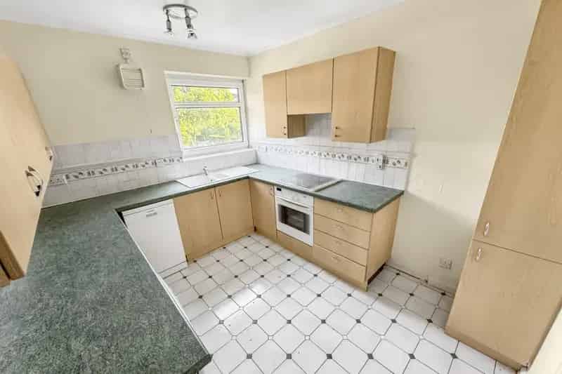 2 Bed 2 Bath Apartment Roundhay No Chain