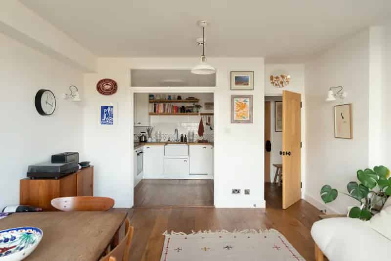 One-Bedroom Apartment in Grade II-Listed Dundee Court