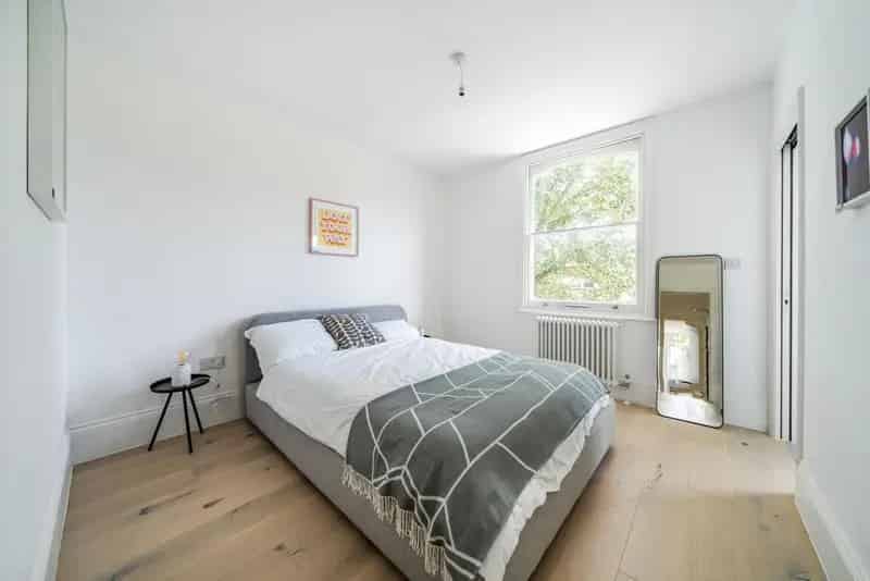 644 sq ft Victorian Apartment First Floor Large Balcony Open Plan Living