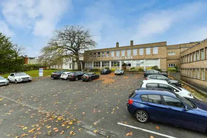 City Centre Apartment with Parking and Free Meeting Rooms