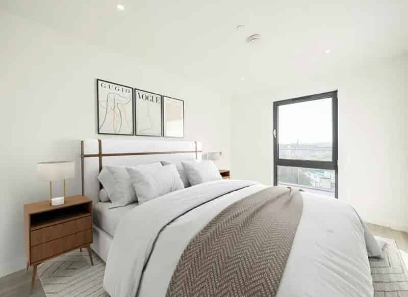 Three Bedroom Apartment with Skyline Views in London