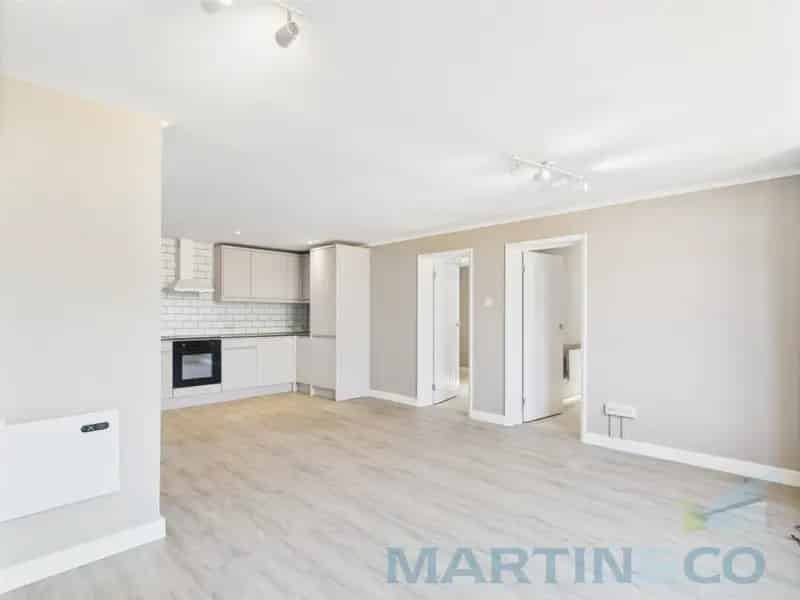 2 Bedroom Flat To Rent Available May 19 2025
