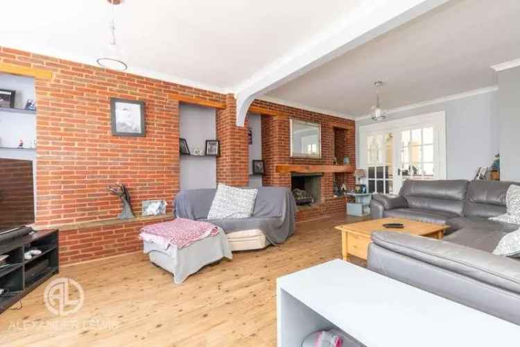 3 Bed House for Sale Extended Family Home Large Garden Driveway