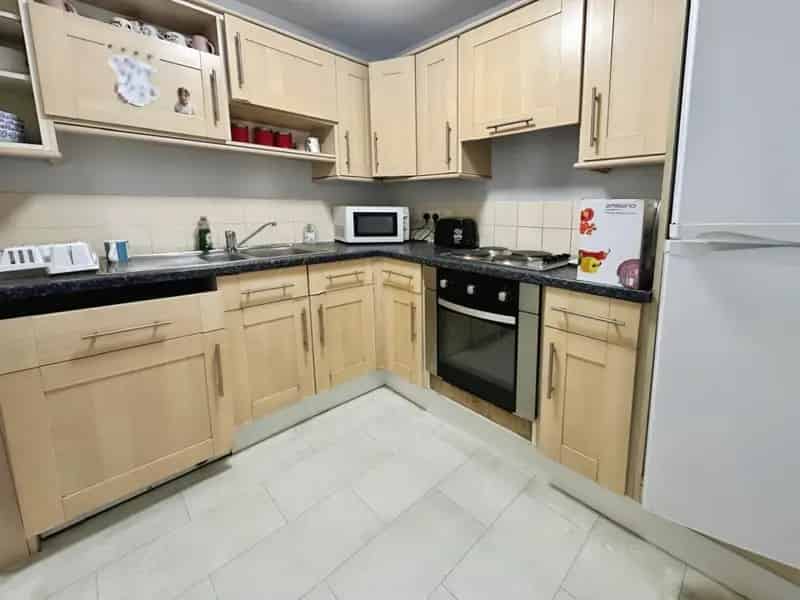 2 Bedroom Flat For Sale Near Manchester City Centre