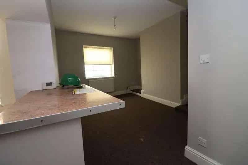 4 Bed Flat For Sale - Refurbishment Opportunity