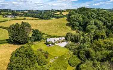 House For Sale in Exeter, England