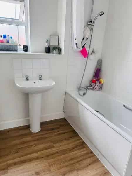 Large 2 Bed Flat Radlett New Complex Parking Storage