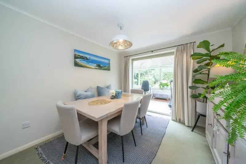 Family Home near Tring School and High Street Shops