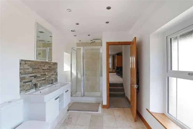 5 Bed House for Sale - 4000+ Sqft, 2.77 Acres, Annex & Stables
