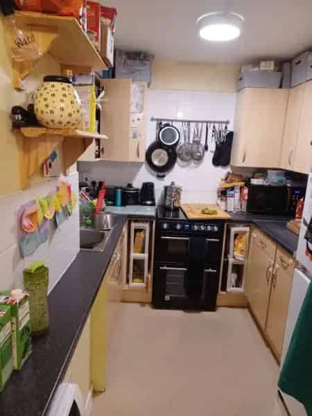Large Maisonette Near London Transport 2 King Size Bedrooms