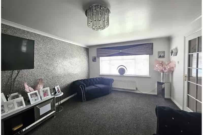 4 Bed Detached House with 3 Reception Rooms and Garden