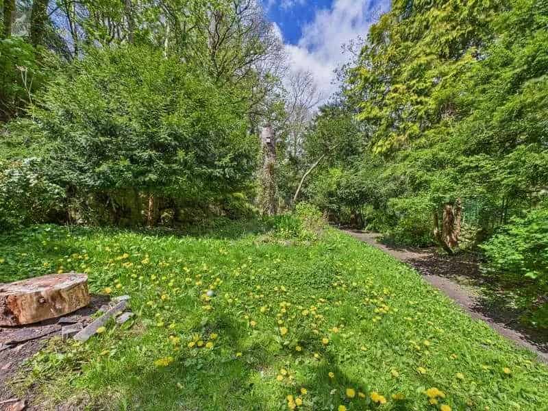 5 Bed Detached House for Sale Near Fairy Steps Trail