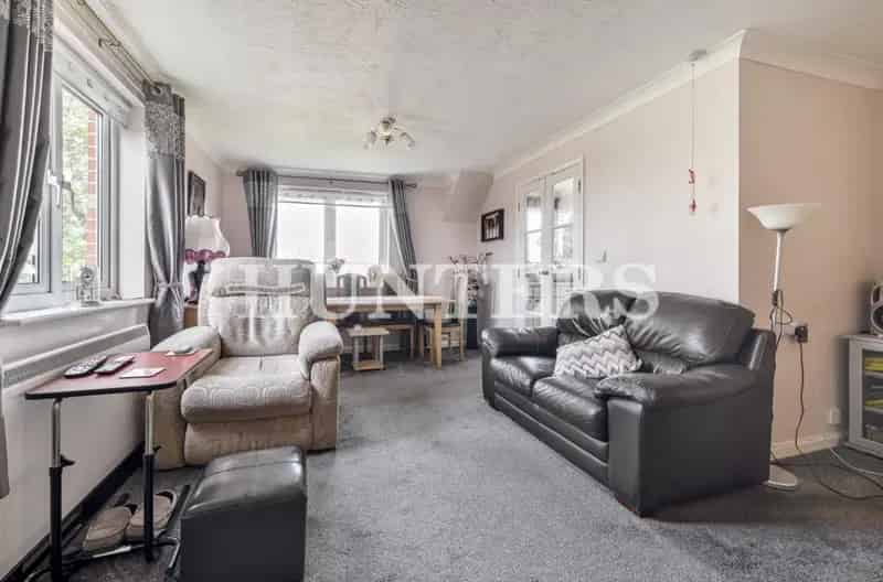 2 Bedroom Retirement Flat for Sale in Draper Court
