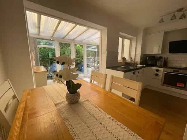 Spacious Family Home in East Malling Two Double Bedrooms Modern Kitchen Garage Driveway