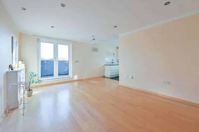 2 Bed Flat for Sale South Bermondsey Large Roof Terrace Skyline Views