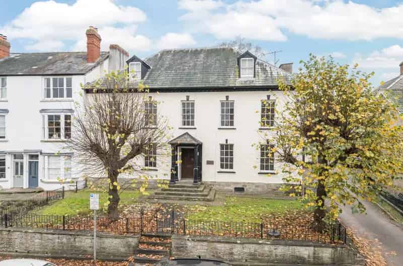 8 Bedroom Georgian Townhouse Hay-on-Wye For Sale