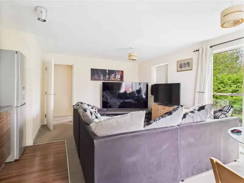 2 Bedroom Flat For Sale