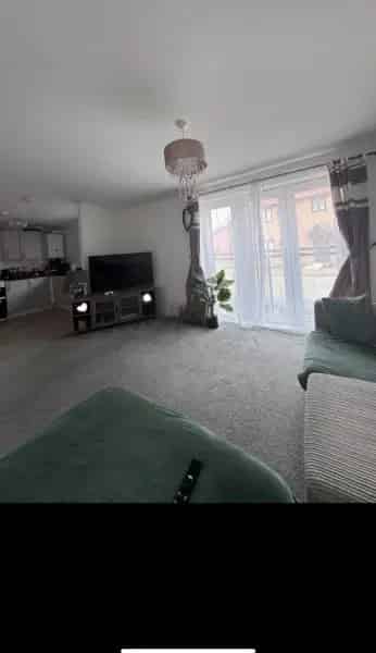 2 Bed Ground Floor Flat Hadleigh Pets Allowed Parking