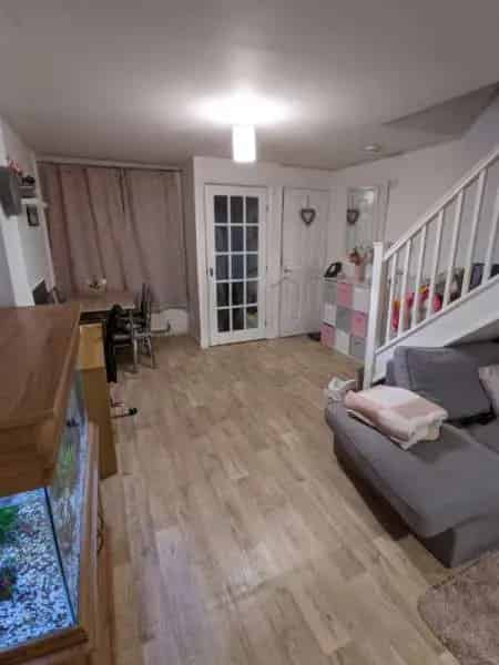 2 Large Bedroom House with Ample Parking and Garden