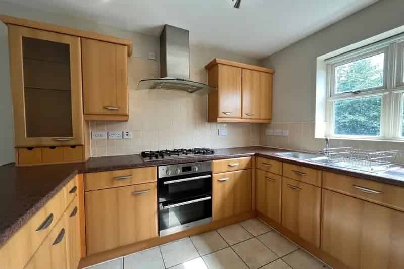 2 Double Bedroom Apartment Gated Development Allocated Parking