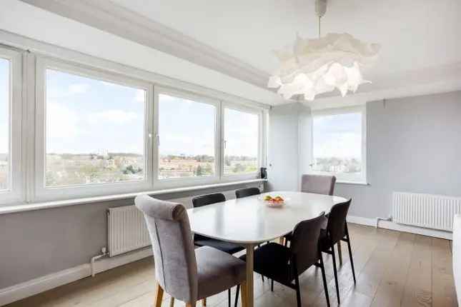 Flat to rent in Somerset Road, London SW19