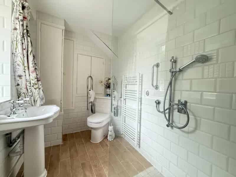 2 Bedroom Ground Floor Flat For Sale - Modernisation Needed