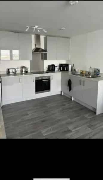 Luxury Thames View Apartment with New Flooring