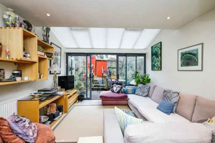 Lewes Townhouse: 3-Level Home with Garden and Parking