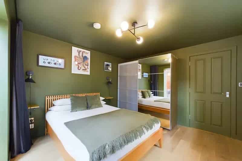 Double Bedroom Property Near Central London