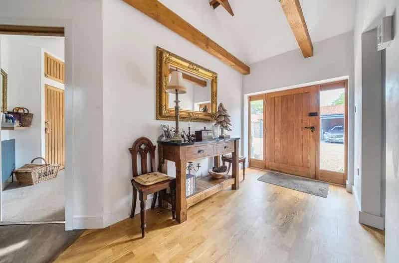 2 Bed Barn Conversion with Stables and Additional Accommodation