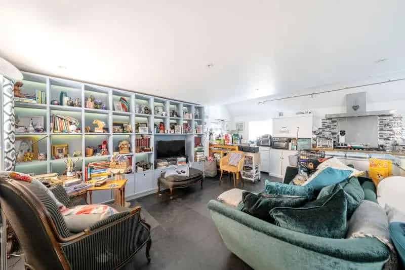 2 Bed House for Sale Picturesque Village Setting
