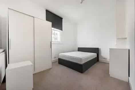 2 Bedroom Flat 92 m² London
