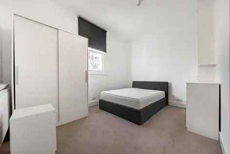 2 Bedroom Flat 92 m² London